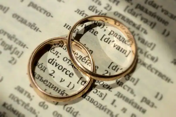Image of rings removed before divorce mediation Christchurch